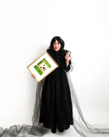 Edinburgh Fringe Review: Zoe Wohlfeld – Dog Funeral, Underbelly Edinburgh Fringe Review: Zoe Wohlfeld – Dog Funeral, Underbelly