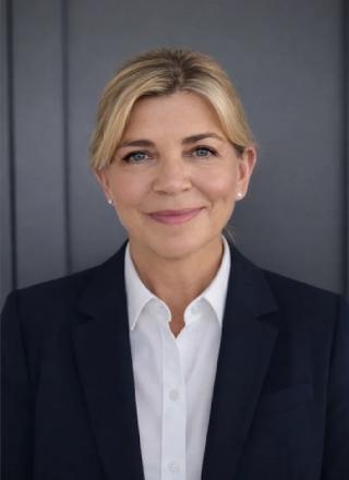 Lisa Clark To Be Commissioning Executive for SNL UK Lisa Clark To Be Commissioning Executive for SNL UK