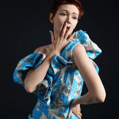 Edinburgh Fringe Review: Elf Lyons is The Woman on the Edge, Pleasance Courtyard